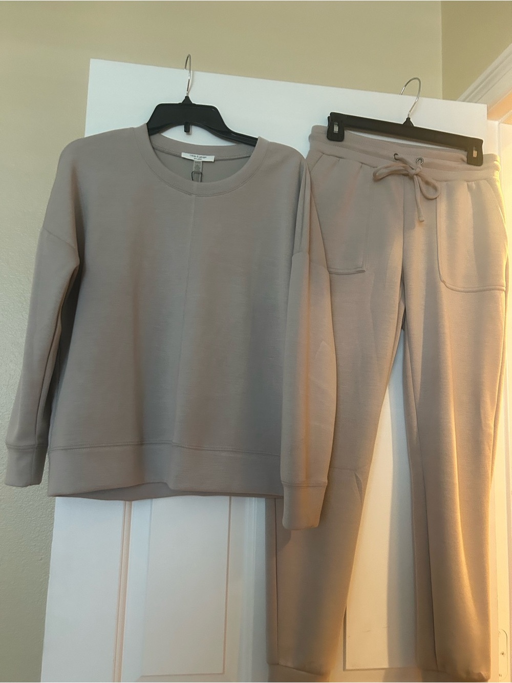 Cable & Gauge Neutral Taupe Sweatshirt and Drawstring Joggers Set